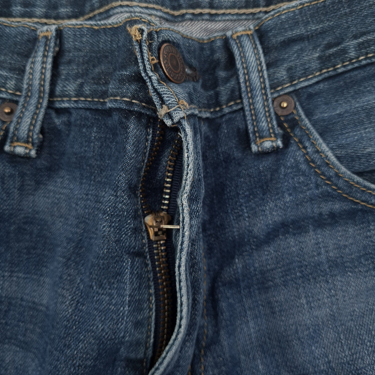 Vintage Levi's Jeans 527 Men Slim Bootcut Size W32 L30, detail view 4, image 6 of 9