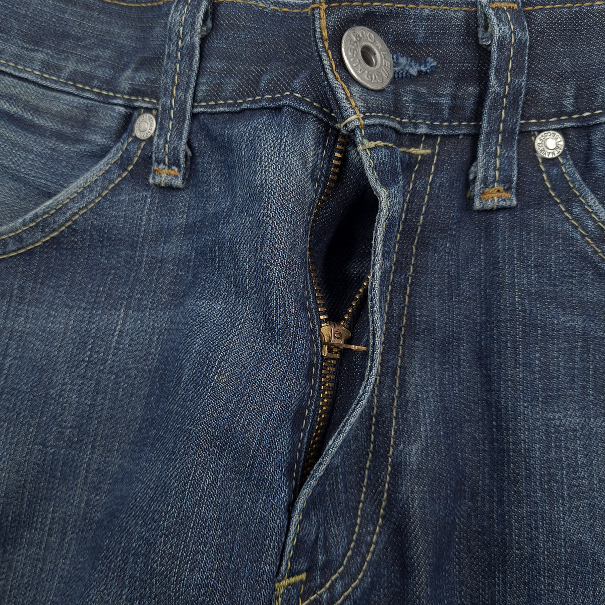 Vintage Levi's Jeans 504 Straight Men Regular Size W31 L32, detail view 4, image 6 of 7