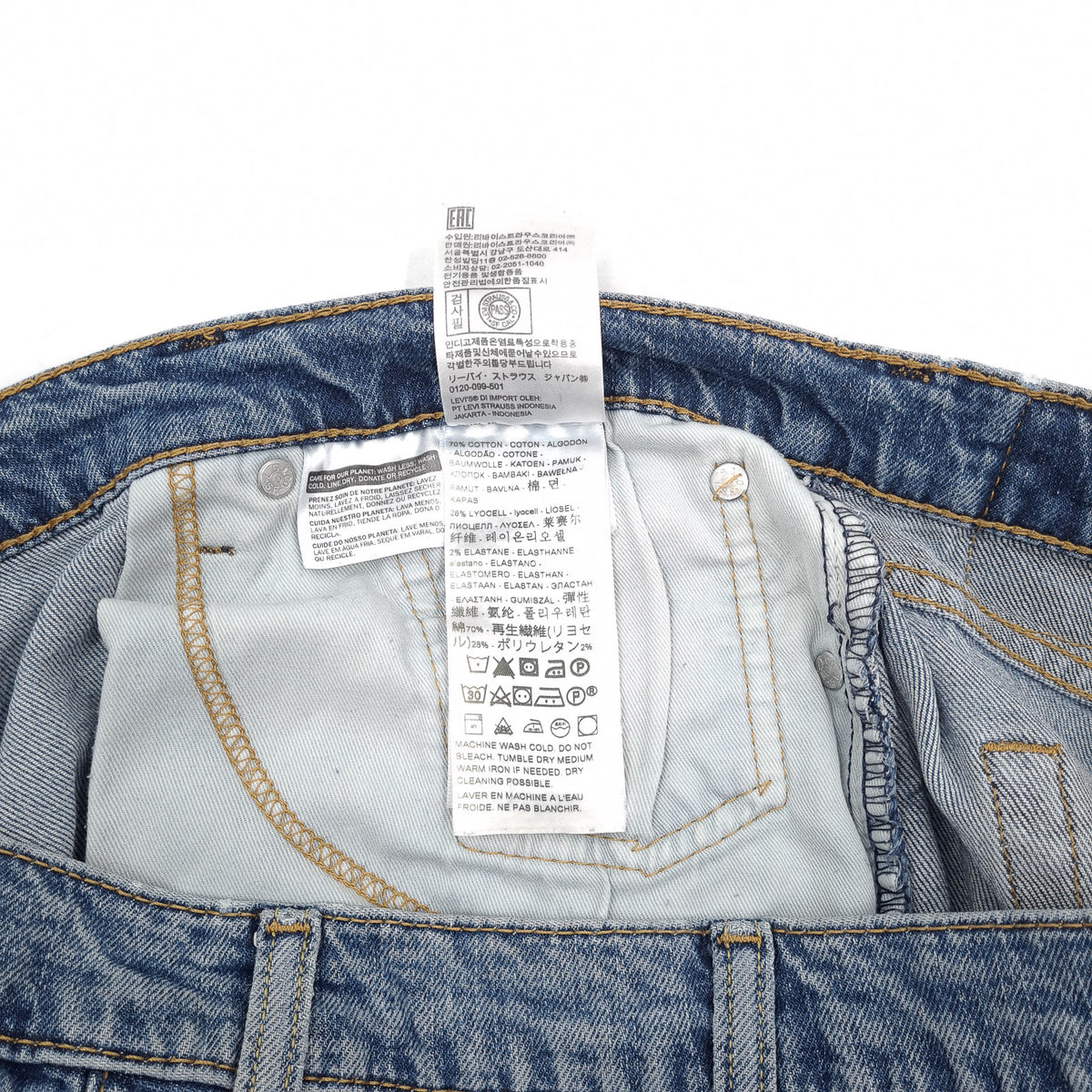 Vintage Levi's Jeans 541 Men Stretch Athletic Tapered Size W38 L34, detail view 6, image 8 of 9