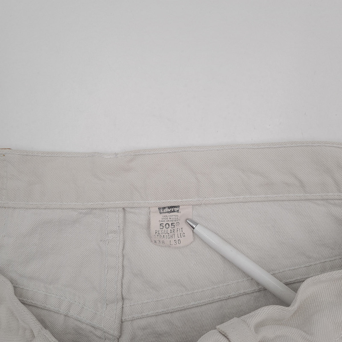 Vintage Levi's Jeans 505 Men Regular Straight Size W38 L30, detail view 3, image 5 of 9